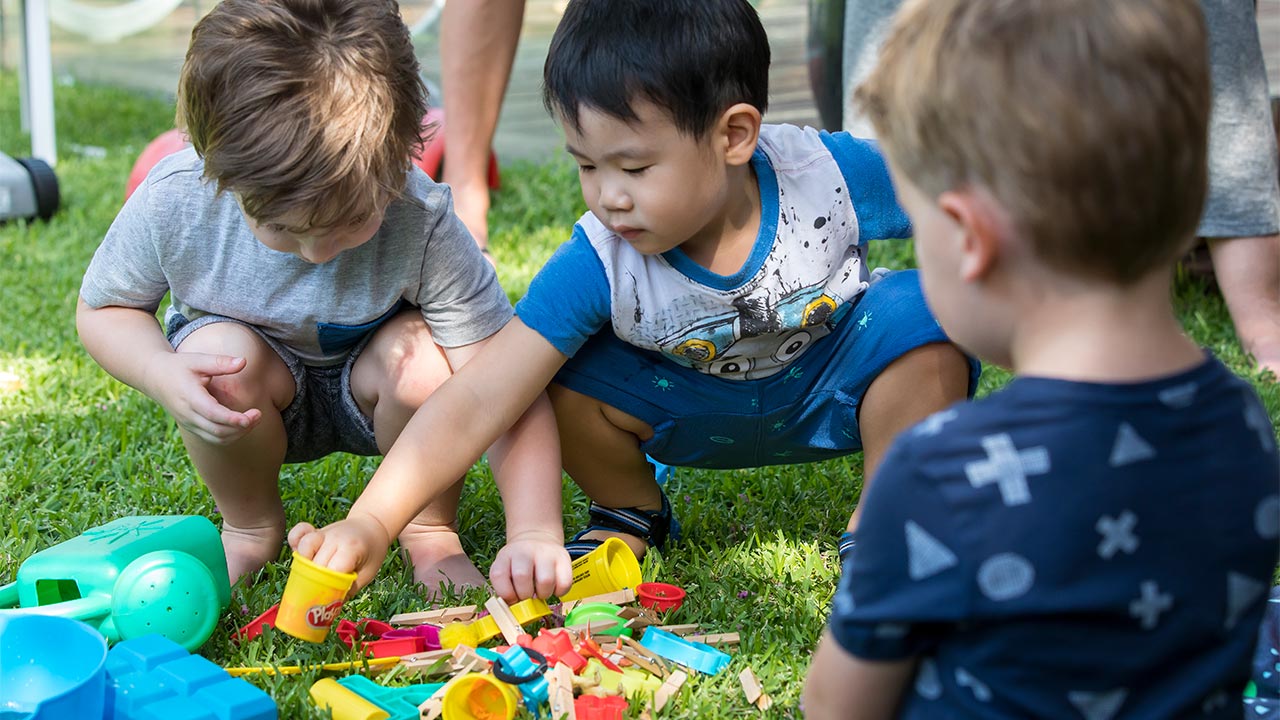 photos of kids playing