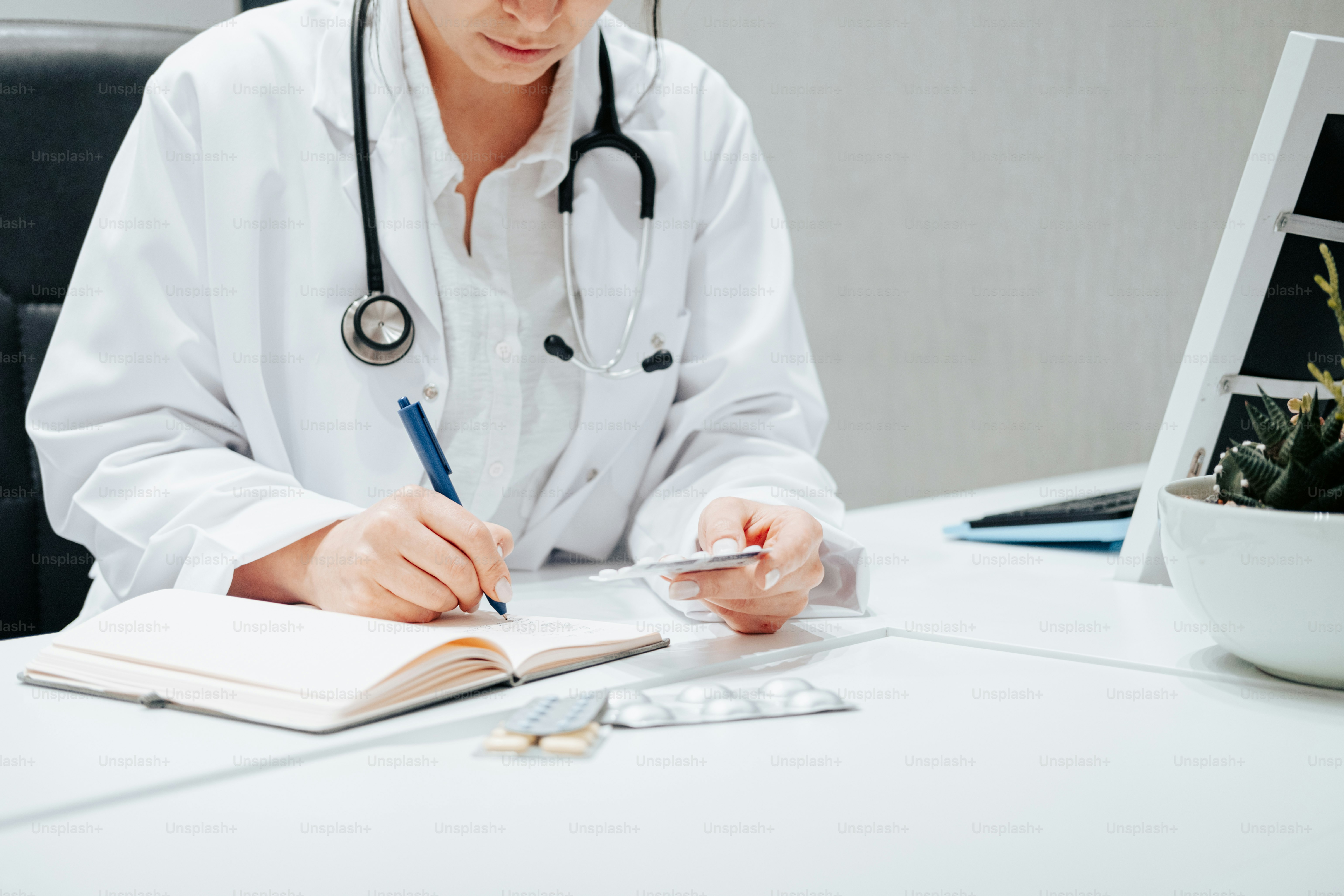 Physician Pictures | Download Free Images on Unsplash
