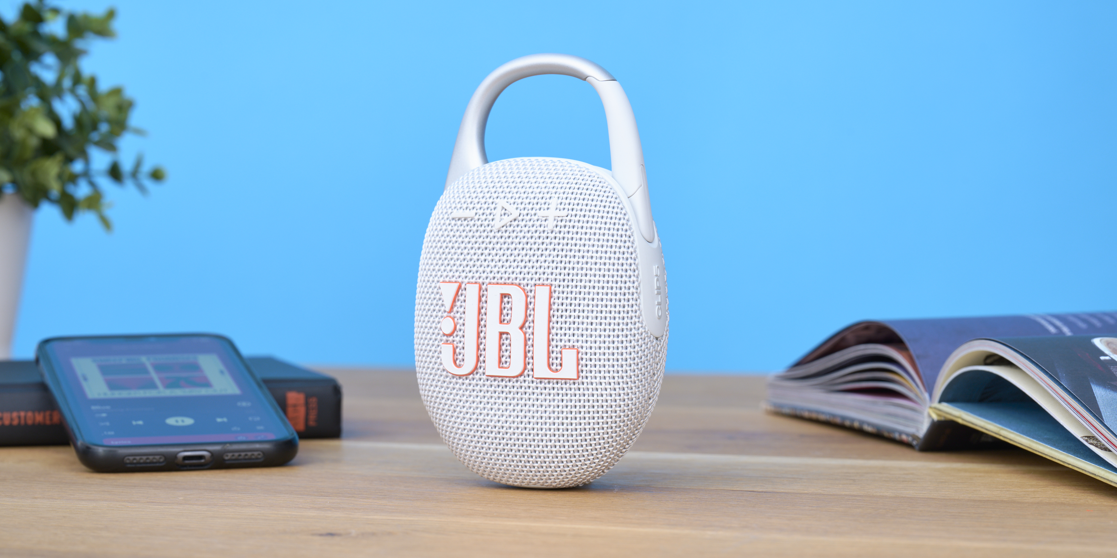 JBL Clip 5 im Test: Eine neue Evolutionsstufe des Camping ...