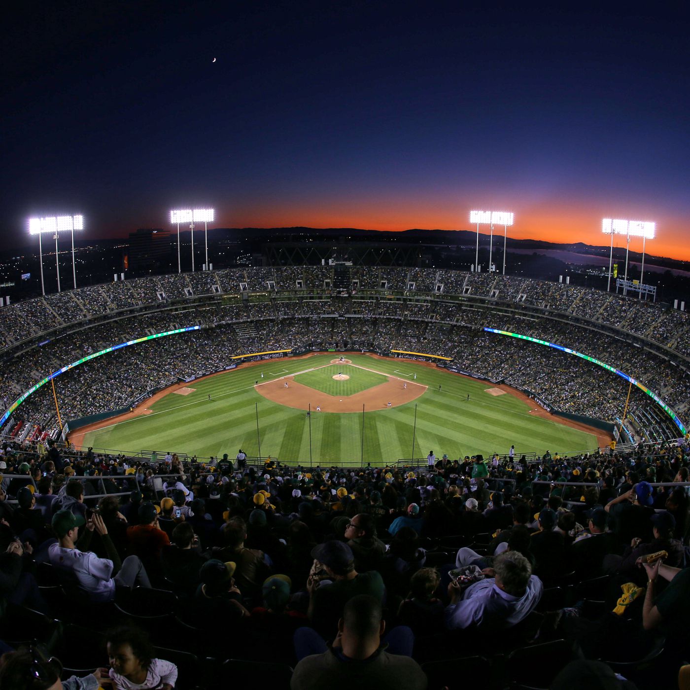 picture of a baseball field