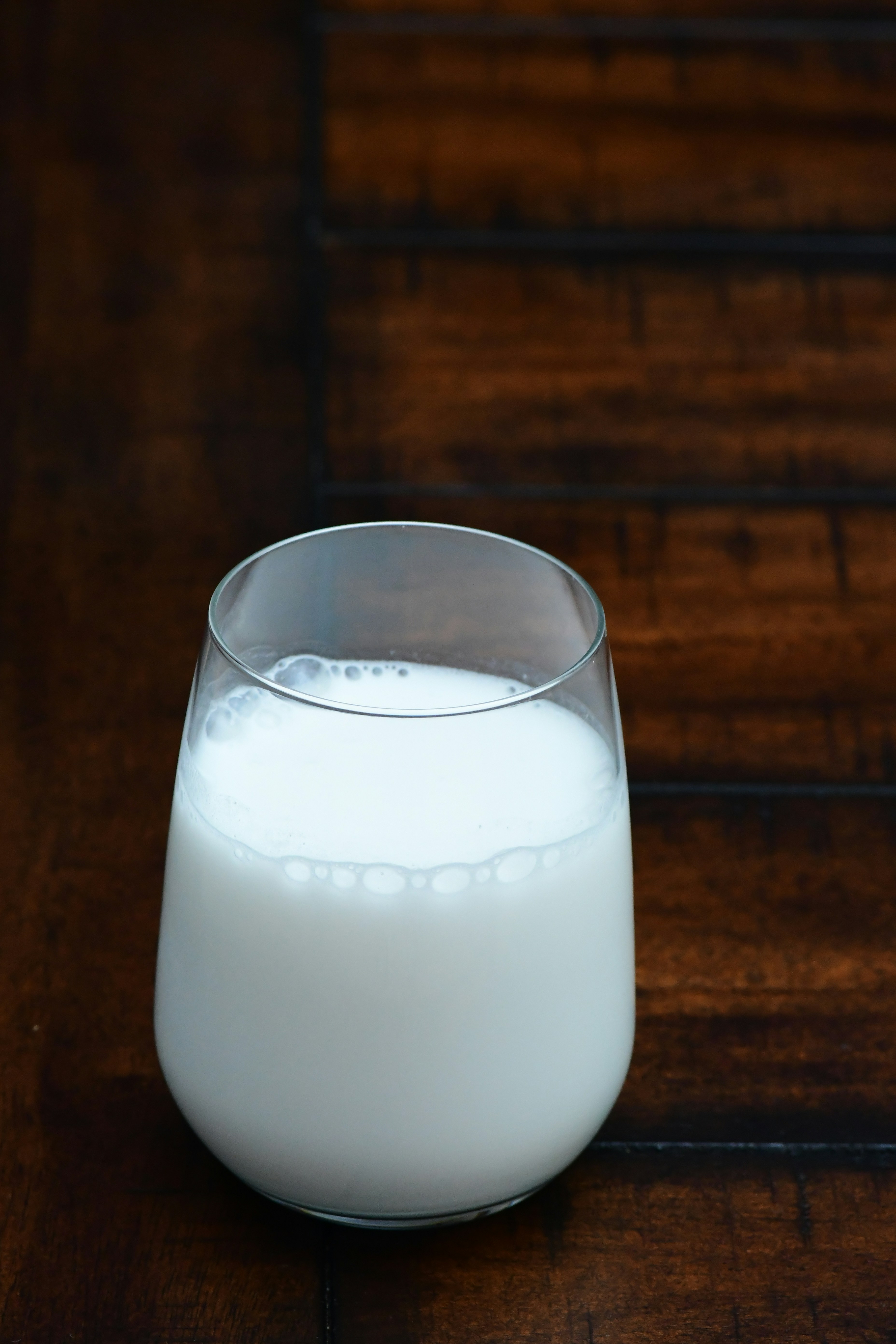 picture of a glass of milk