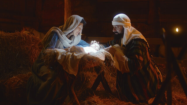 picture of baby jesus in a manger