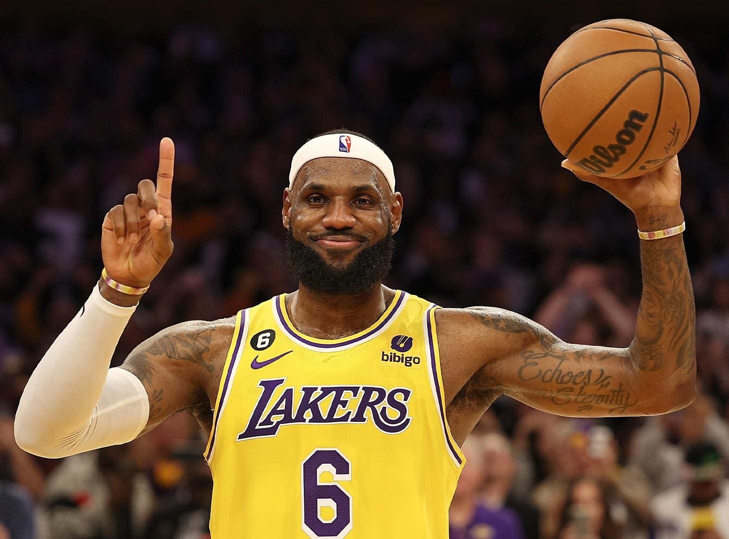 picture of basketball players