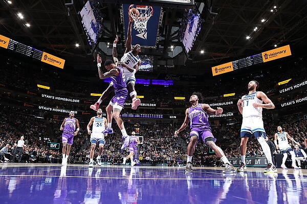 picture of basketball players