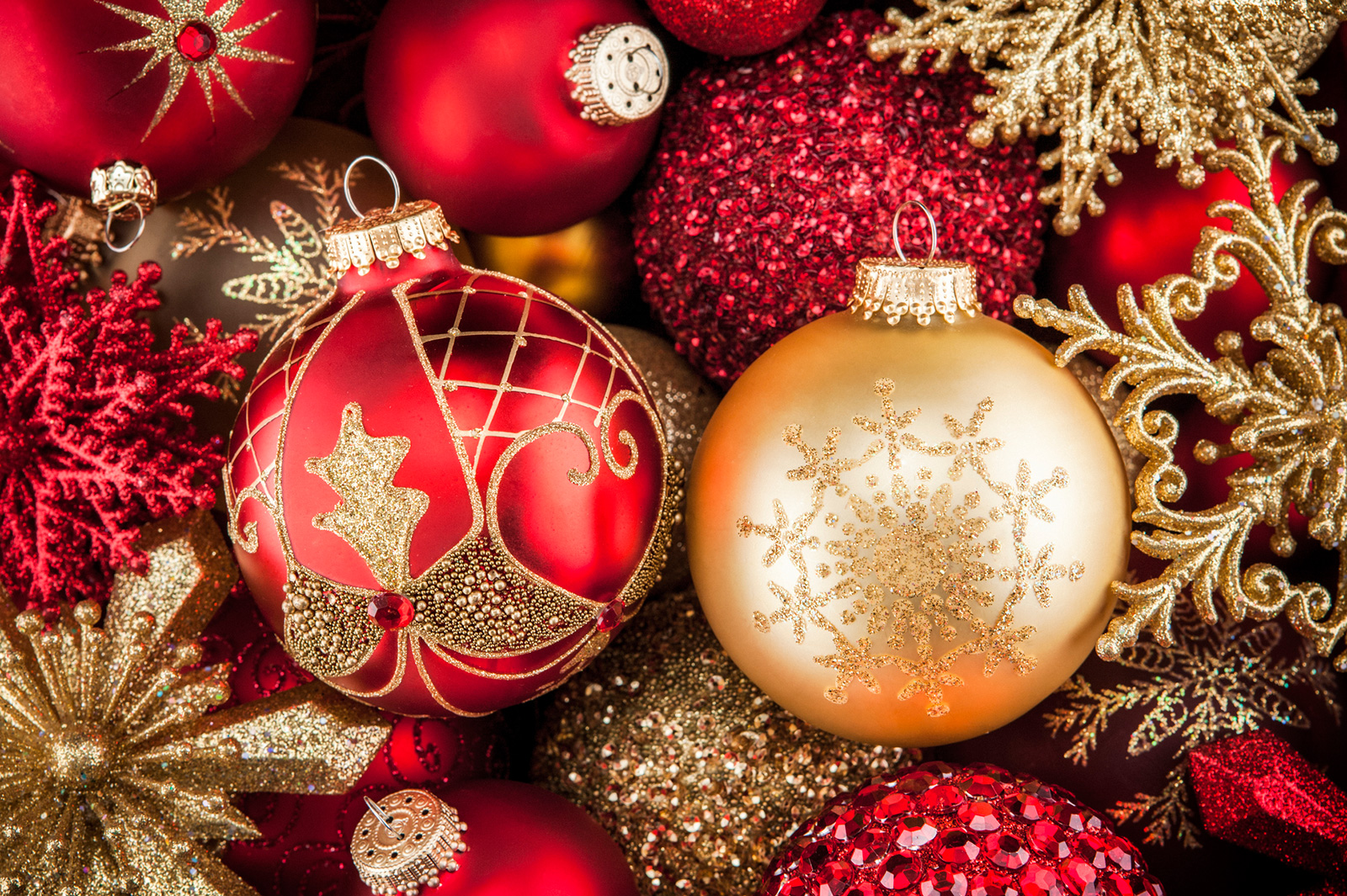 picture of christmas ornaments
