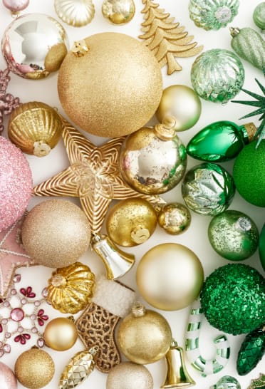picture of christmas ornaments