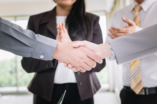 picture of people shaking hands