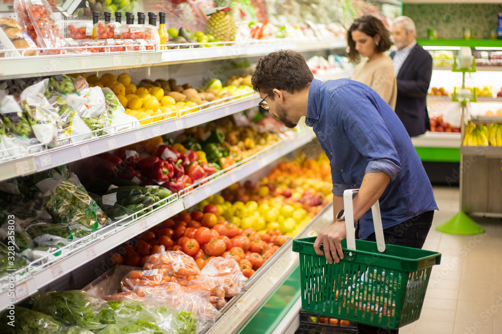 picture of people shopping