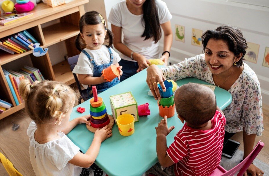 pictures of children playing together