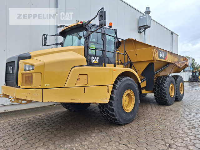 pictures of dump trucks