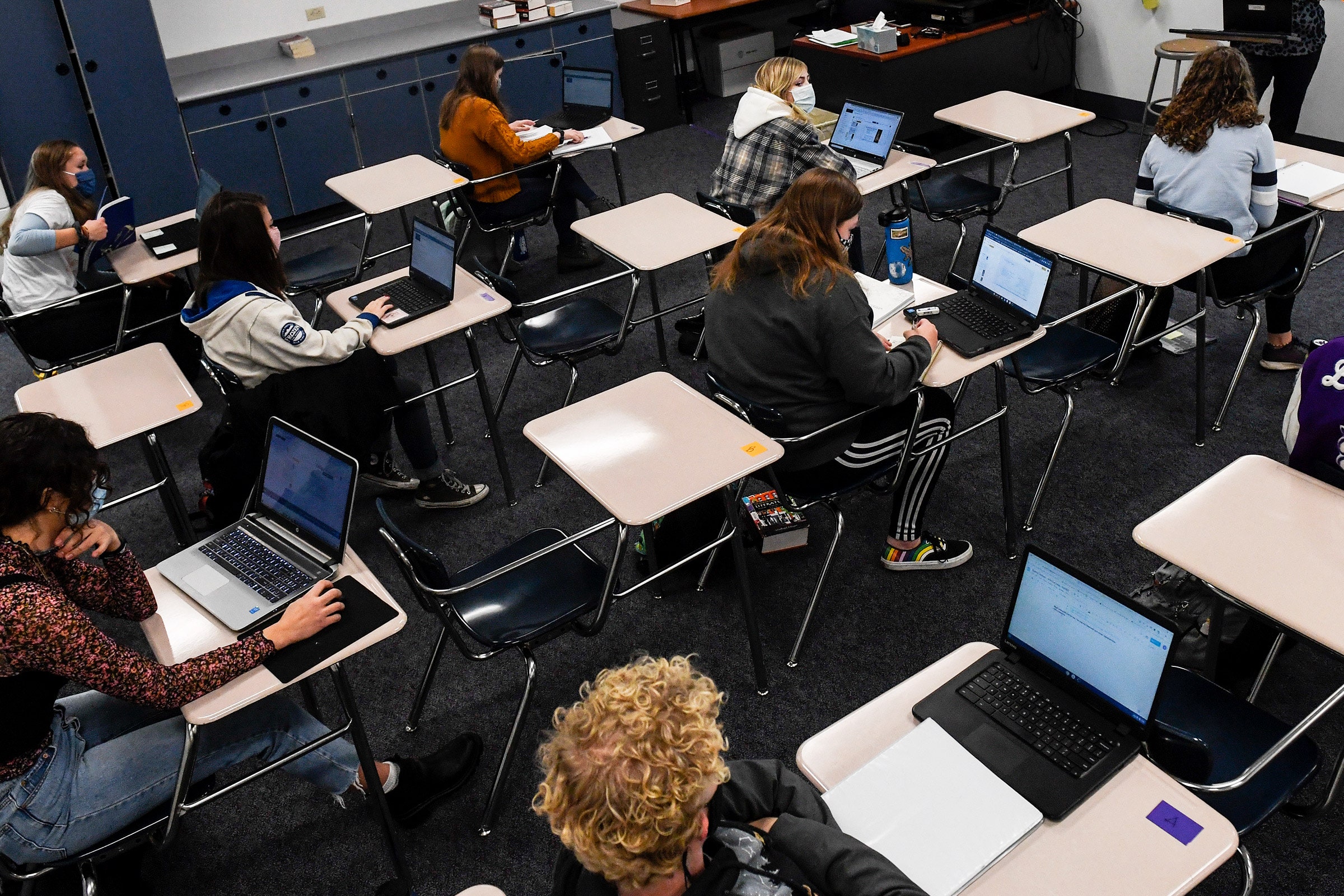 pictures of students in a classroom