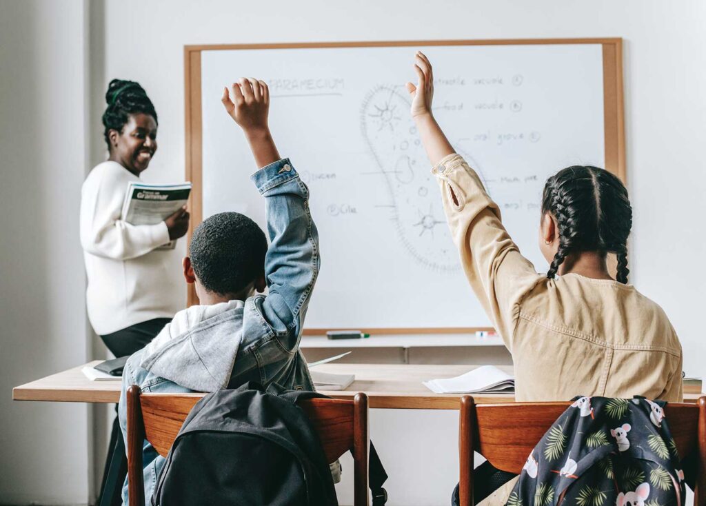 pictures of teachers teaching students