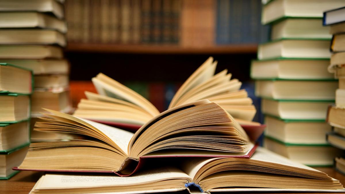 How I Began Reading Books by the Hundreds | NewsClick
