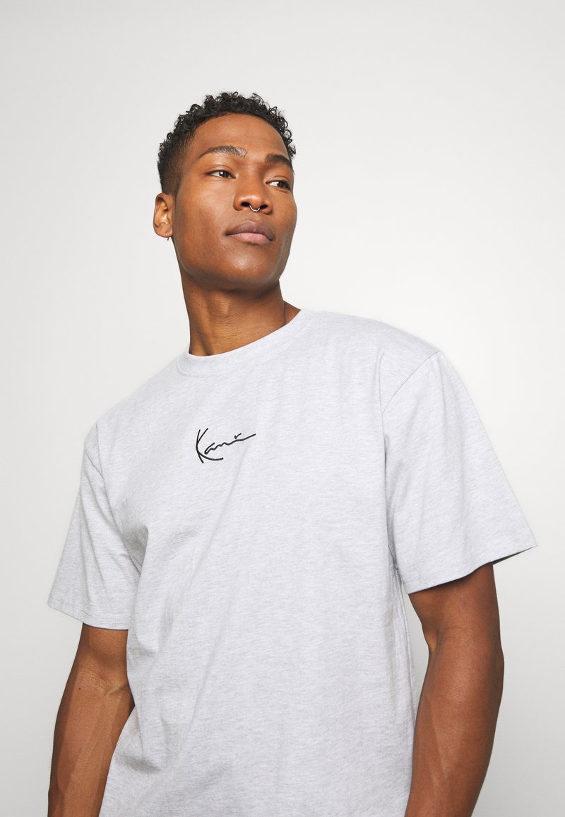 Karl Kani SMALL SIGNATURE TEE - T-Shirt print - ash grey/grau ...