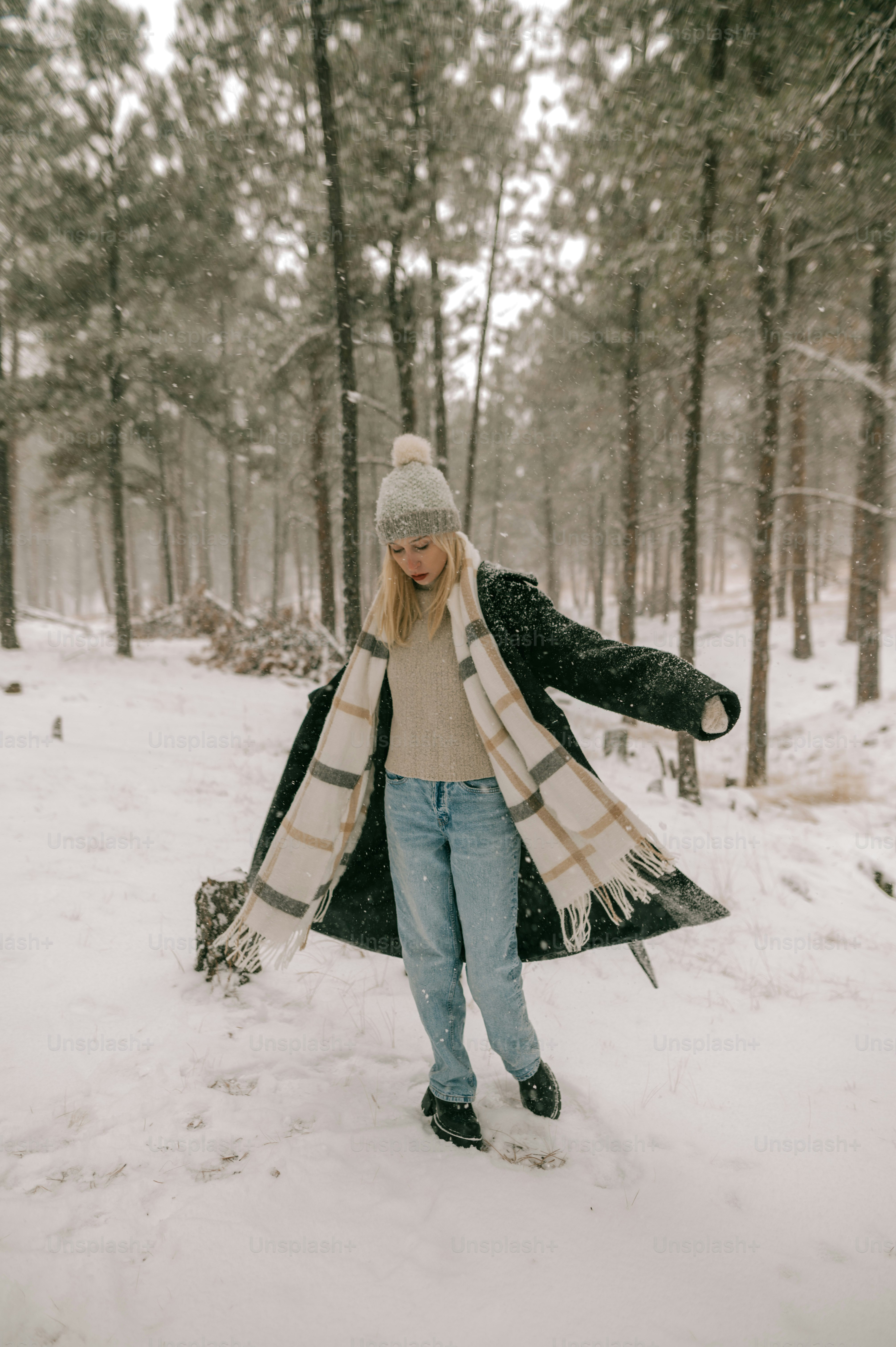30k+ Girl In Snow Pictures | Download Free Images on Unsplash