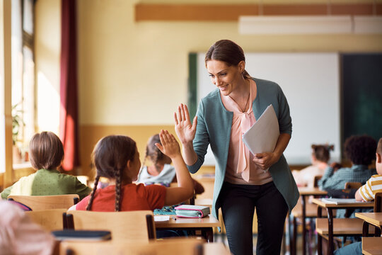 Teacher-Bilder: Stock-Fotos &amp; -Videos. | Adobe Stock