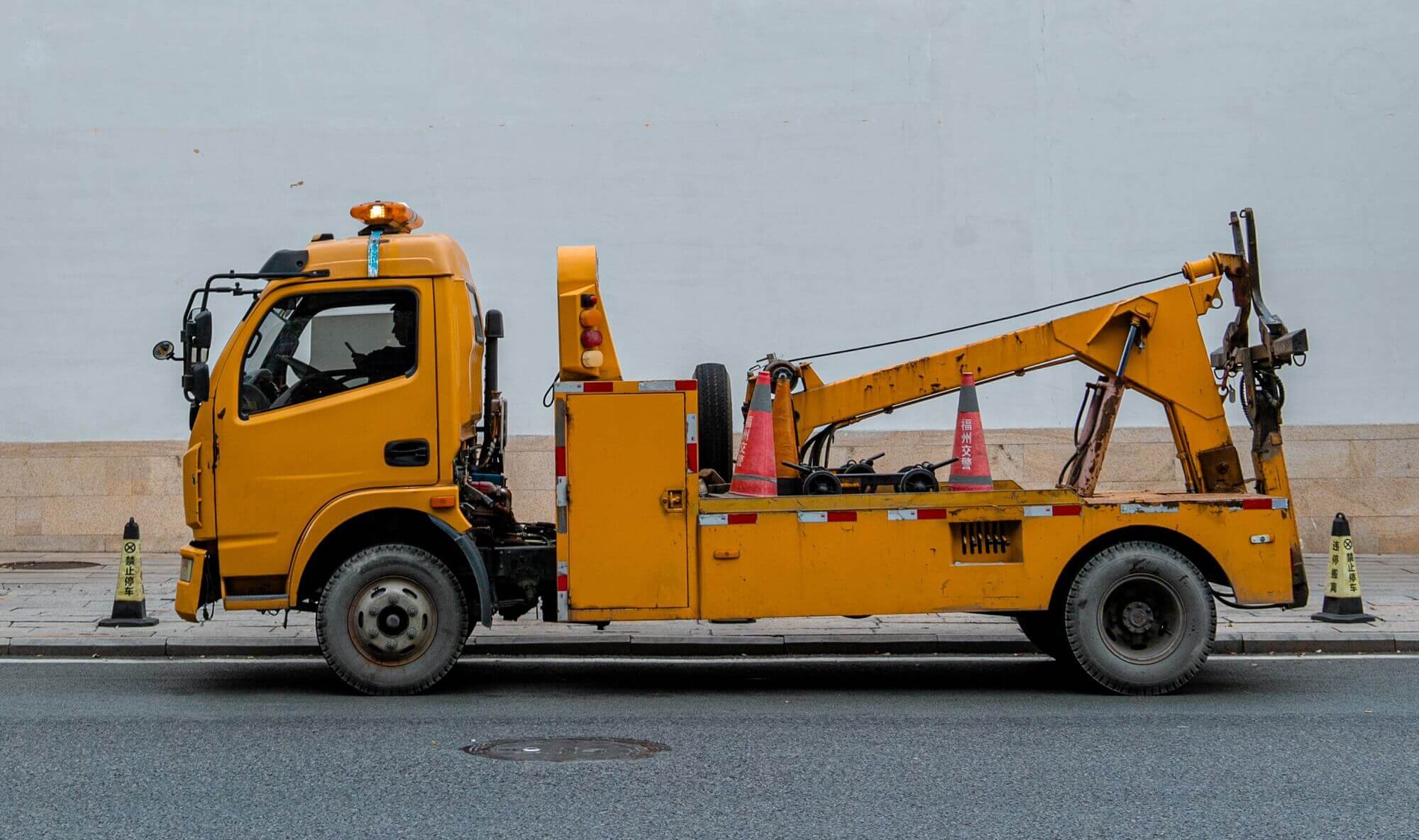 6 Main Types of Tow Trucks (Differences, Uses, Benefits)