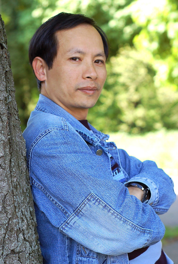 14.040 Vietnamese Man Portrait Stock Photos, High-Res Pictures ...