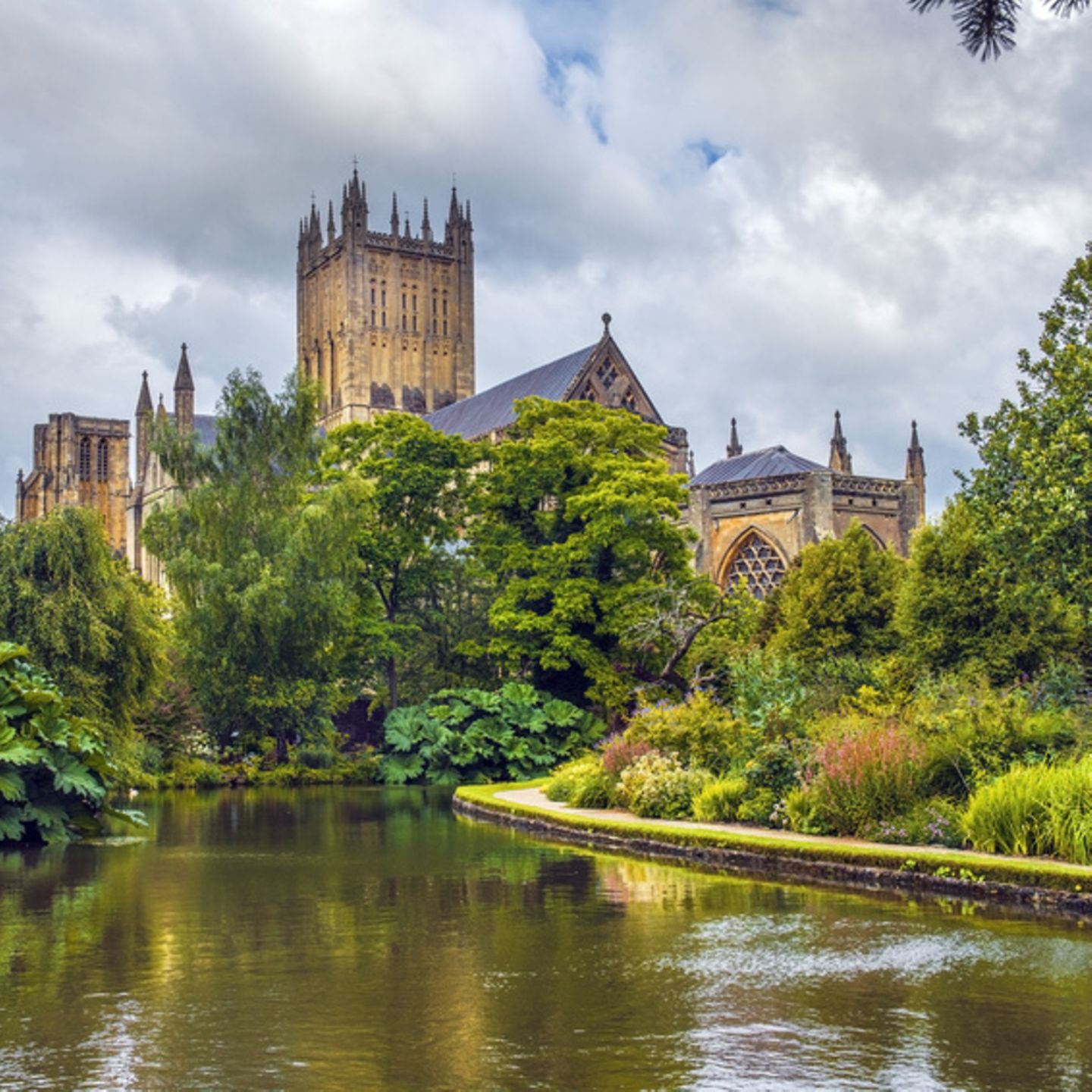 Wells: Englands kleinste Stadt ist zugleich auch eine der ...