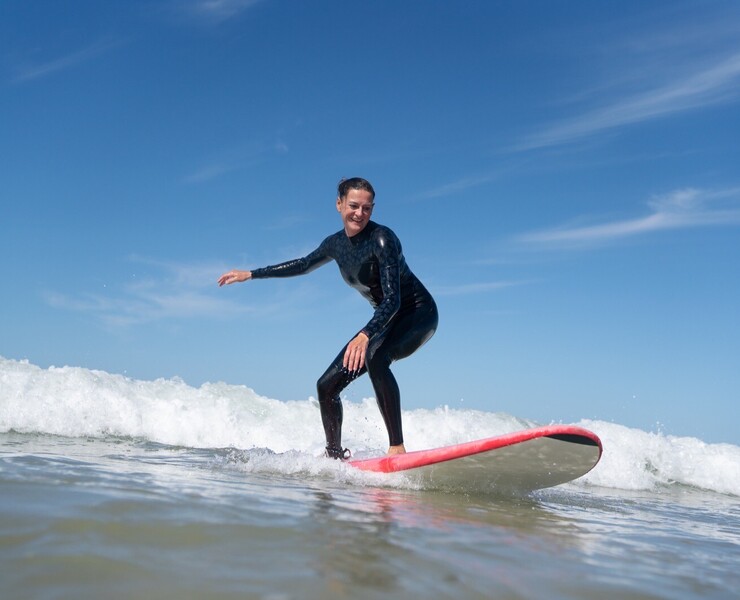 woman surfings