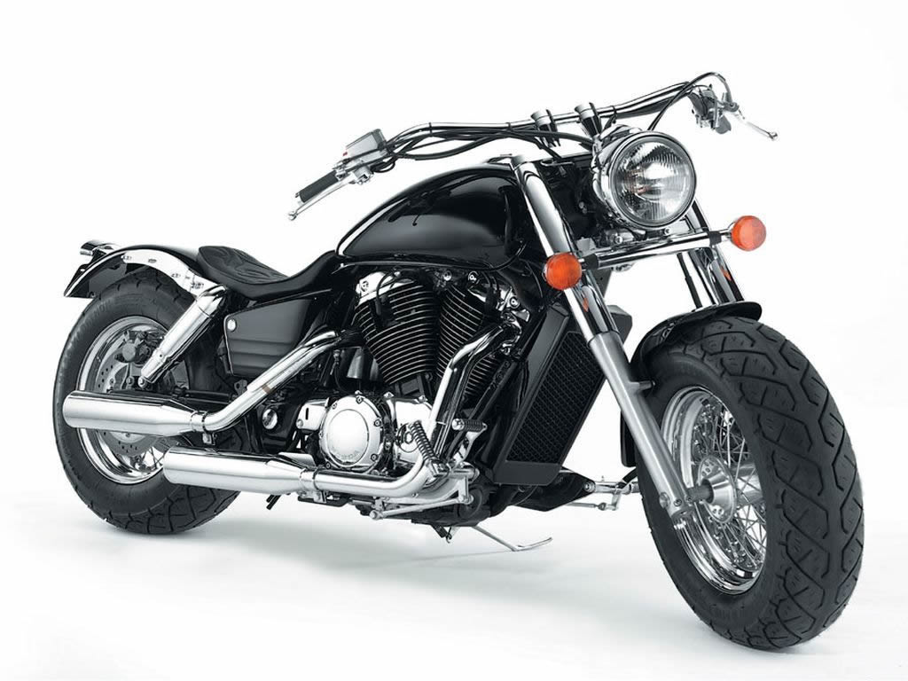 Black Cruiser Motorcycle - Classic Style, Chrome Accents & Bold Design