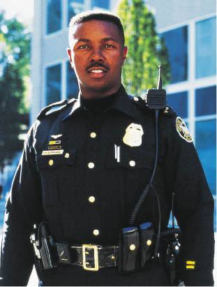 Негр полицейский. Чернокожий полицейский. Афроамериканский полицейский. Чернокожие полицейские в США.