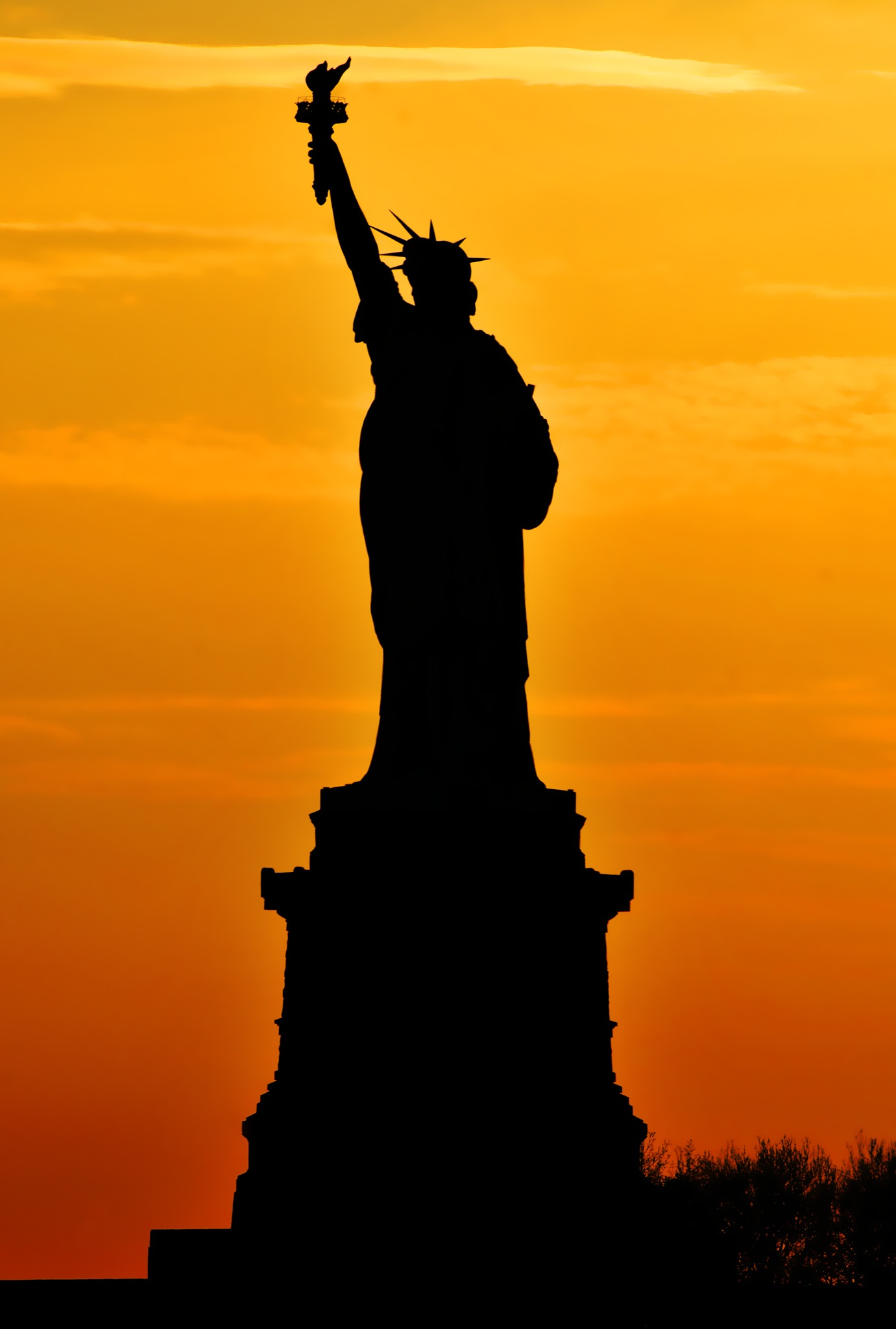 File:Statue of Liberty, Silhouette.jpg - Wikimedia Commons
