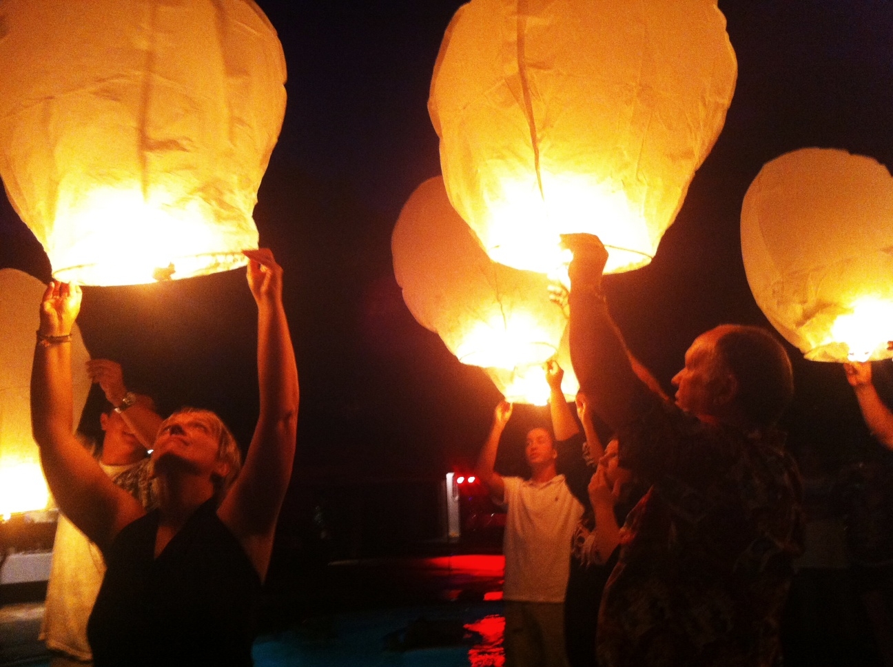 Five problems caused by Chinese lanterns - BBC News