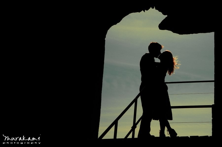 two-people-kissing-silhouette- 
