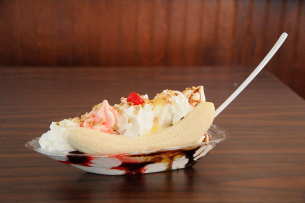 Classic Banana Split Dessert - Creamy, Colorful & Irresistible