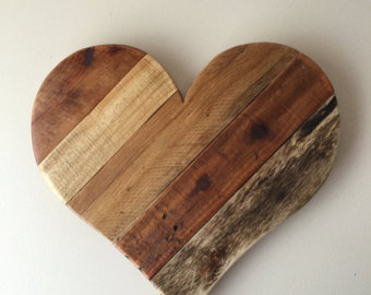 Rustic Reclaimed Large pallet wood Heart wall by AlmaBoheme 