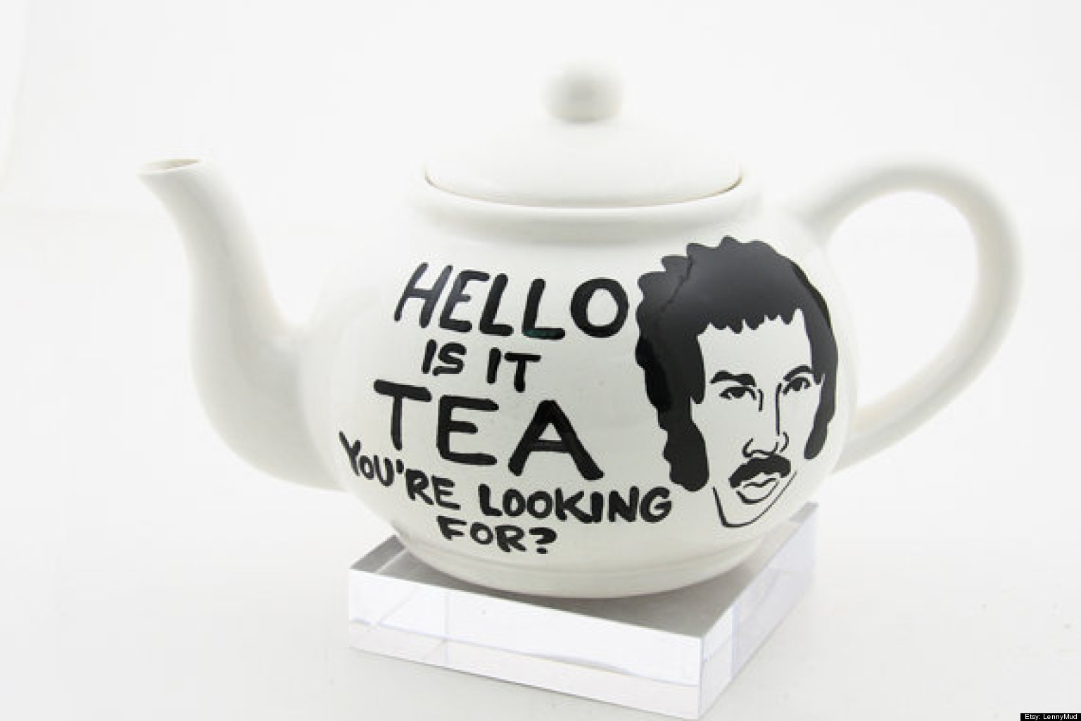 Hello is it me you looking for. Шуточка Кружка. Hallo Tea. Смешные надписи на чайниках. Richi чай.
